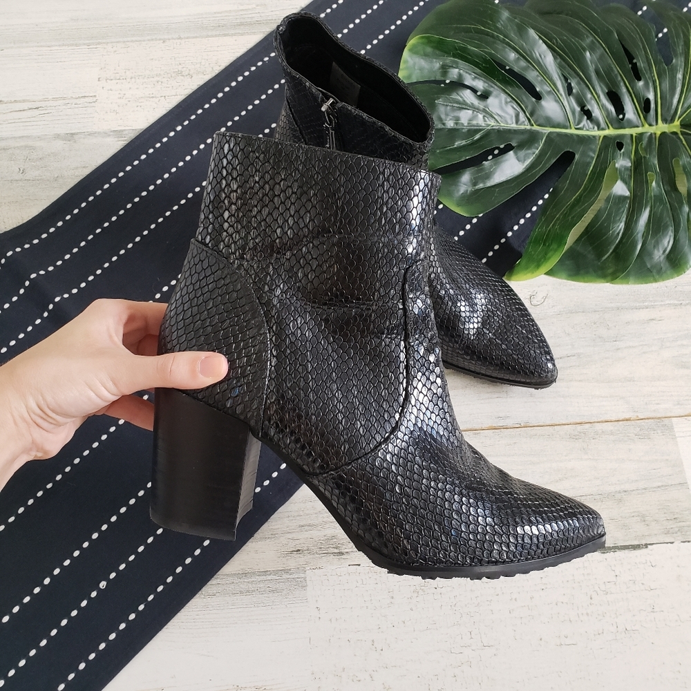 Blondo Kelly Waterproof Ankle Boots Snakeskin Black Size 9